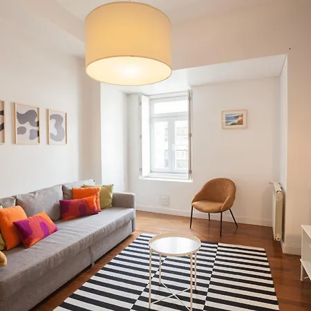 Misha's Place At Bairro Alto! شقة