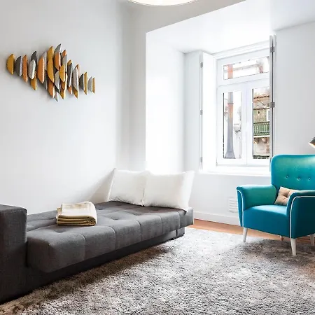 Misha's Place At Bairro Alto! Апартаменты