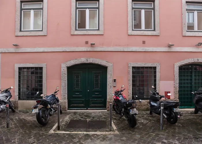 Misha's Place At Bairro Alto! شقة Lisboa