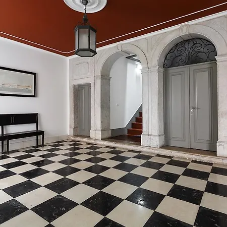 Misha's Place At Bairro Alto! Апартаменты *